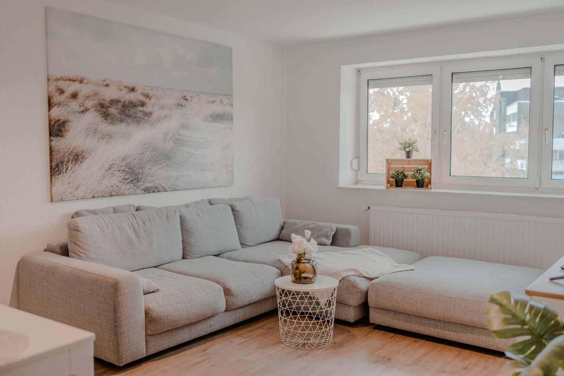 Apartment Mit Kueche, Arbeitsplatz Und Xxl Sofa Neuss Exterior photo